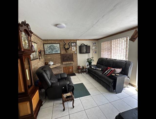 6 BEDROOM HOUSE FOR SALE IN HERSHAM